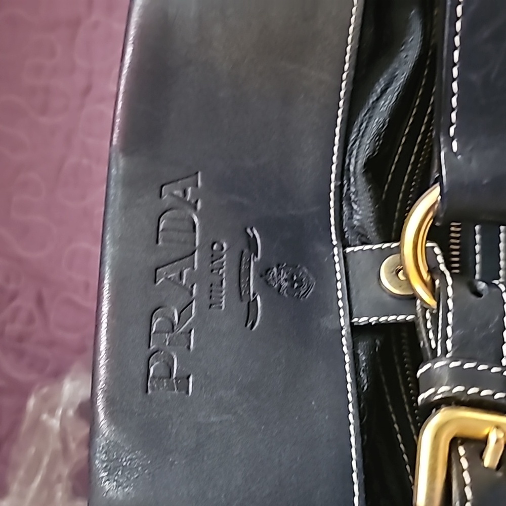 Authentic Prada Canapa - Picture 6 of 8